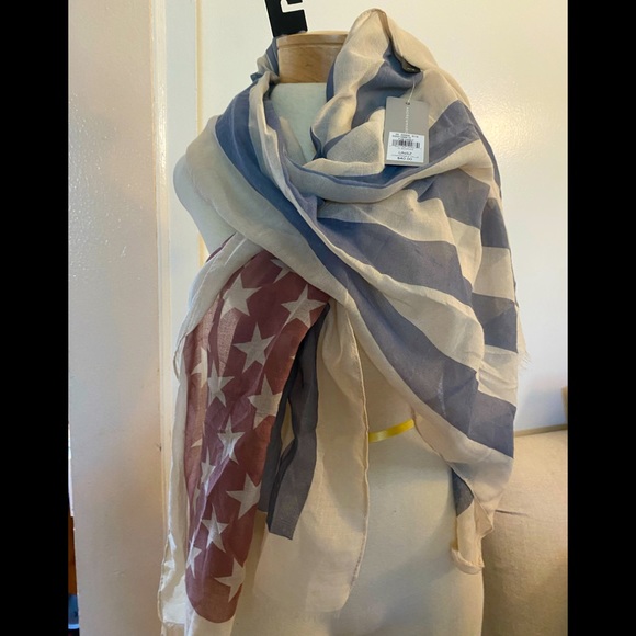 ANDREW MARC , new with tags, light weight scarf - Picture 1 of 4